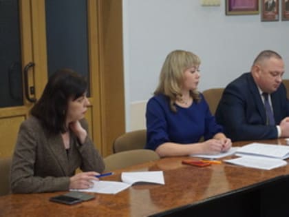 Депутаты проконтролировали исполнение наказов избирателей и скорректировали бюджет