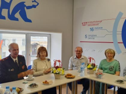 Поздравили крепкие семейные пары с юбилеем совместной жизни