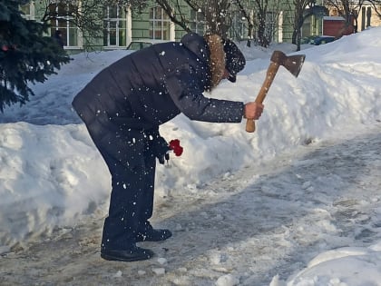 Владимирские коммунисты взялись за топоры