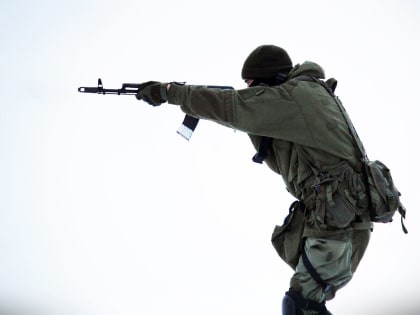 Морпех Тихоокеанского флота ВМФ РФ увернулся от выстрела РПГ-7 под Угледаром