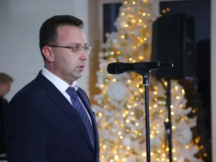 Первый вице-губернатор Дмитрий Лызлов вручил статуэтку премии «Владимирский бизнес-2024» ООО «Владимирский стандарт»