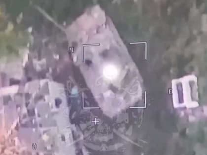 В Сеть опубликовали видео с брошенными ВСУ французскими колесными танками AMX-10RC в Запорожской области