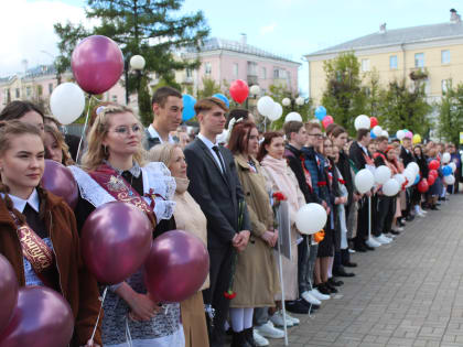 Последние звонки в Коврове прозвенели для 610 выпускников