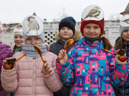 Праздник «День птиц — Благовещение» в Суздале