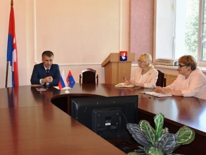 Глава города Алексей Соколов встретился с представителями городского литературного сообщества