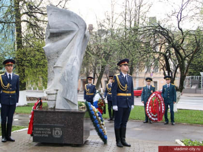 Во Владимире почтили память ликвидаторов аварии на Чернобыльской АЭС
