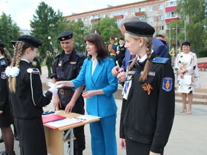 Кадеты школы № 22 дали торжественную клятву на площади Победы