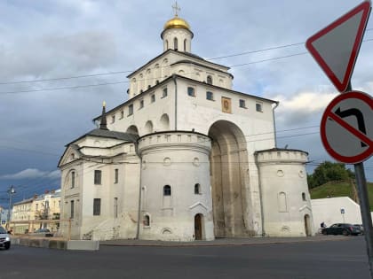 Реставрация Золотых ворот начинается: на Большой Московской установлено ограждение