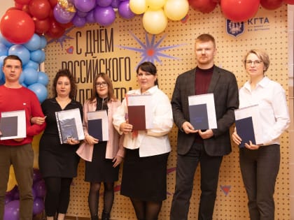 Бакалавры и магистры получили дипломы