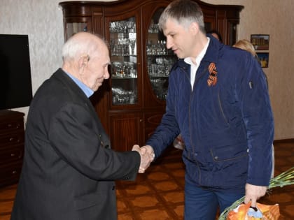 Глава города Алексей Соколов поздравил ветеранов  с наступающим Днем Победы