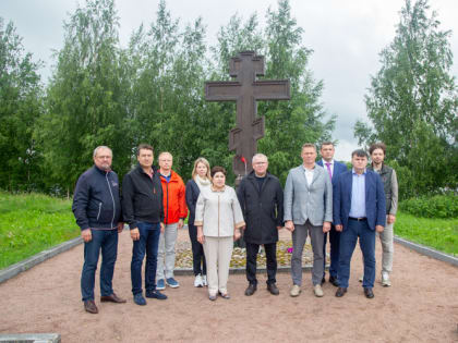 Депутаты Законодательного Собрания Владимирской области посетили мемориал на «Невском пятачке» 