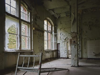 Во Владимире 13-летний подросток упал с заброшенного здания в Октябрьском военном городке