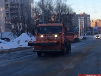 Город убирают более 40 единиц техники и около 100 рабочих ручной уборки