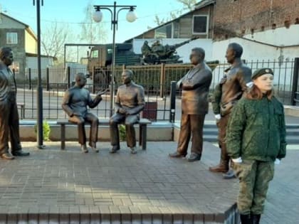 В Коврове открыли скульптурную композицию, посвященную оружейникам