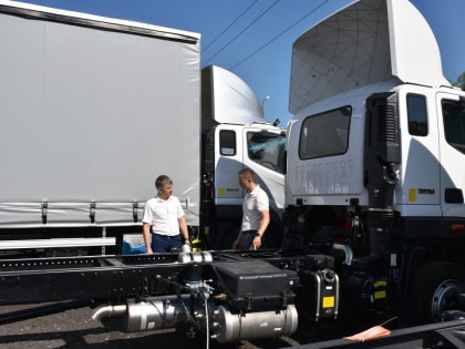 Глава города Алексей Соколов познакомился с новым производством кузовов фургонов ООО «Гус Техцентр»