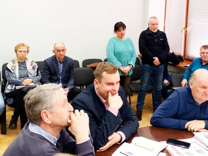 Зарплата красивая, а водителей нет