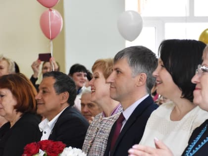 Глава города Алексей Соколов принял участие в поздравлении выпускников гусевских школ
