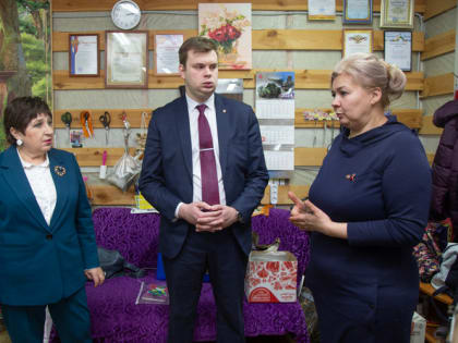 «Наше место – здесь». Ольга Хохлова посетила волонтерский центр «Масксети-33» 