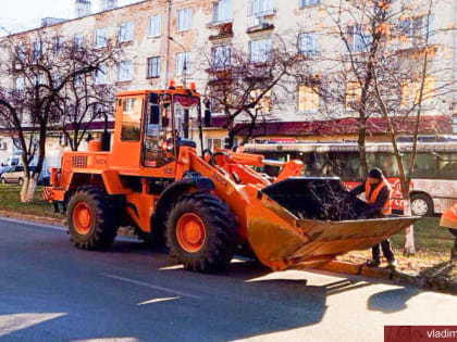 Специалисты «ЦУГД» ведут осеннюю уборку Владимира круглосуточно и без выходных