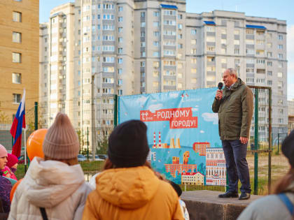 «ЭнергосбыТ Плюс» подарил детям новую игровую площадку