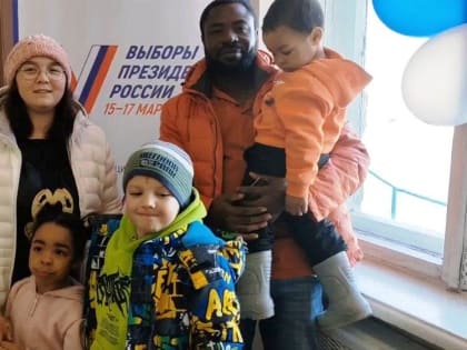 Шаг в будущее: в Гусь-Хрустальном проголосовала многодетная интернациональная семья