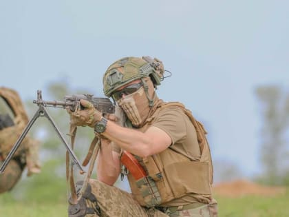 После артподготовки ВС Украины бросили в наступление бронегруппы на флангах у Артёмовска