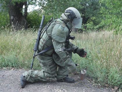 Младший сержант Анисимов обнаружил бомбу у детского сада и обезвредил