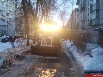 Уборку дворовых территорий во Владимире ведут 560 дворников