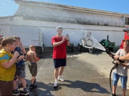 В Коврове прошла акция «Дети в красном цвете»