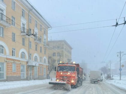 Коммунальные службы Владимира убирают город от снега и днем, и ночью