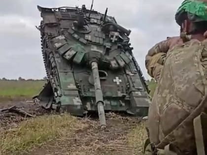 «РВ»: Танк ВСУ наехал на бронемашину MaxxPro после удара ВС РФ