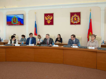 В Законодательном собрании провели депутатские слушания по проблемам здравоохранения