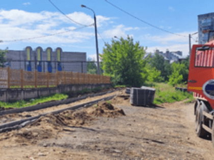 Продолжается благоустройство дворов и ремонт межквартальных проездов по программе 