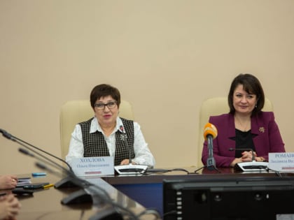 Диалог на равных: Ольга Хохлова провела Урок Конституции для молодежи  