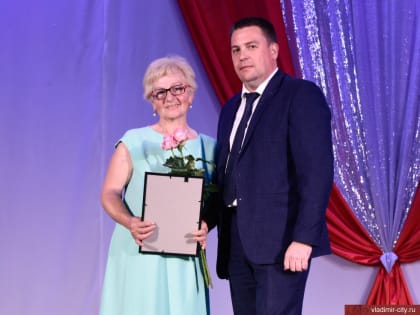 Дмитрий Наумов поздравил работников Владимирского роддома № 2 с Днем медицинского работника