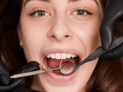 Больно ли вставлять зуб: интервью со стоматологом обо всех тонкостях установки имплантата