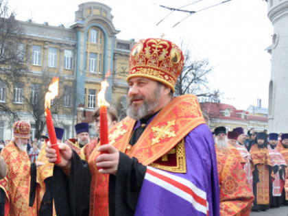 Во Владимире отменили крестный ход с благодатным огнем от Золотых ворот