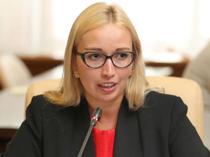 Сити-менеджер Суздаля Алиса Бирюкова заступилась за укладчиков брусчатки