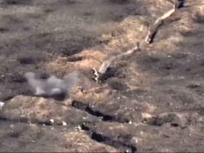 Двое российских военных пошли на штурм украинских окопов и атаковали толпу боевиков ВСУ