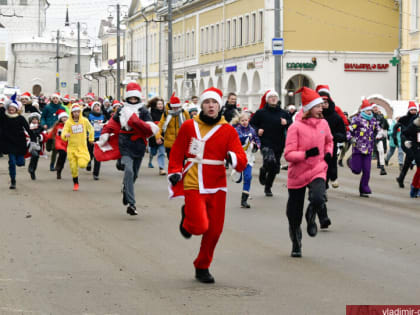 Во Владимире прошел 12-й забег Дедов Морозов и Снегурочек