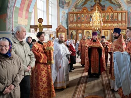 В пятницу Светлой седмицы митрополит Тихон совершил Божественную литургию в храме Вознесения Господня города Камешково