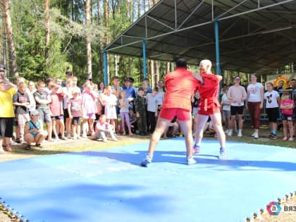 Воспитанники «Соснового бора» «заряжались» со стражами правопорядка