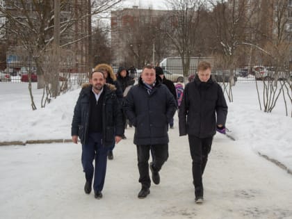 Депутатский рейд по школам: турникеты, заборы и человеческий фактор 