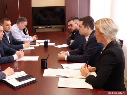 Дмитрий Наумов и Владимир Лялин обсудили пути дальнейшего сотрудничества мэрии и «Владимирского хлебокомбината»