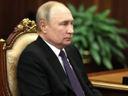 Владимир Путин продлил программу поддержки молодых семей