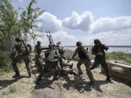 Опубликованы кадры ударов БПЛА-камикадзе по бронетехнике ВС Украины, атаковавших КПП «Грайворон» 22 мая