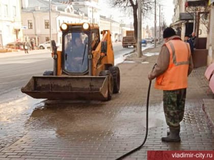 Владимирские коммунальщики продолжают весеннее благоустройство улиц города