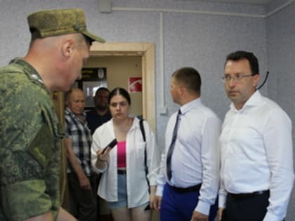 Первый заместитель губернатора Владимирской области Дмитрий Лызлов проинспектировал ковровский пункт отбора на военную службу по контракту