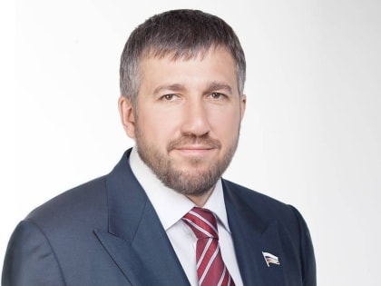 Депутаты обсуждают важные вопросы на заседании