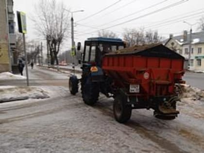 Уборка улично-дорожной сети 10 января. Обработка противогололёдной смесью